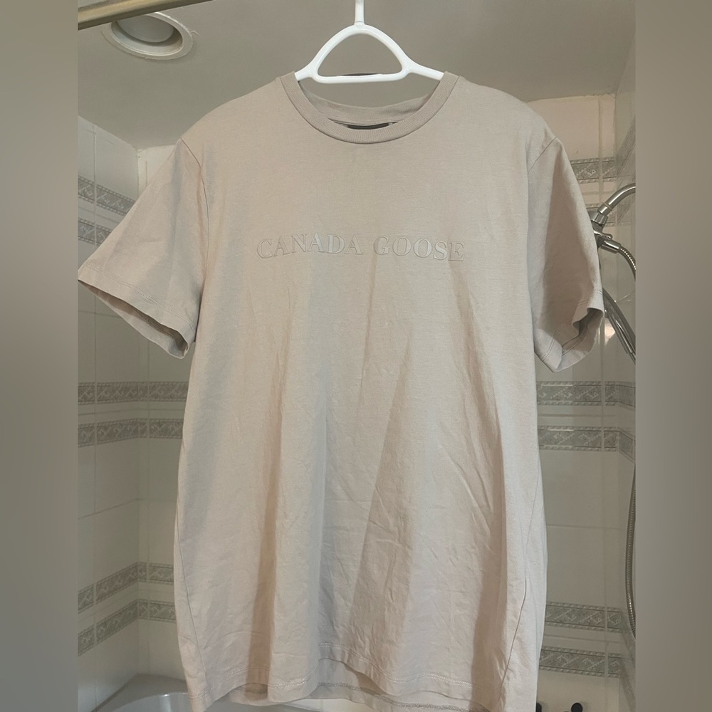 Authentic Canada Goose Men's Cream T-Shirt, size medium